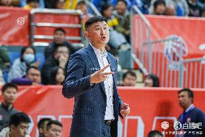 杜锋:今天我们篮板输的太多 所以比赛一直打得比较胶着