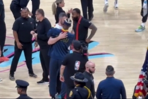 如果再见不能红着眼!巴特勒首次重返迈阿密 和乐福相谈甚欢