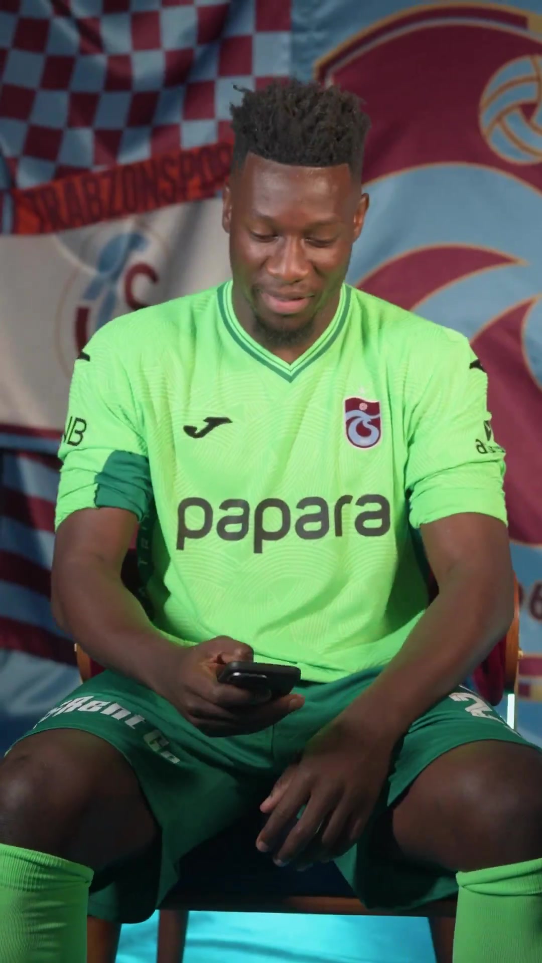 奥纳纳官宣视频:将手机壁纸更换,背景音乐是魔性的奥纳纳纳~